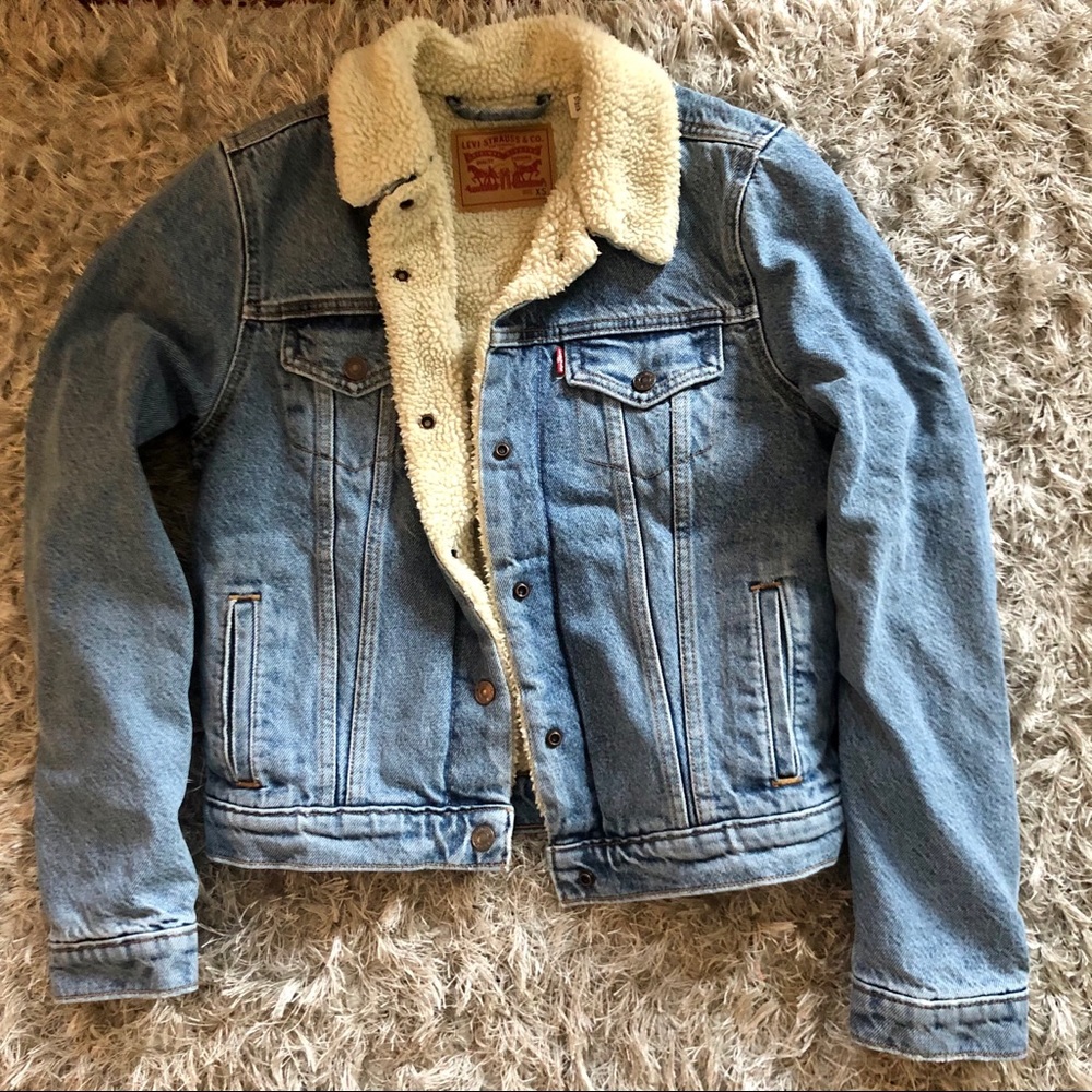 XS Levi’s Sherpa Lined Denim Jacket